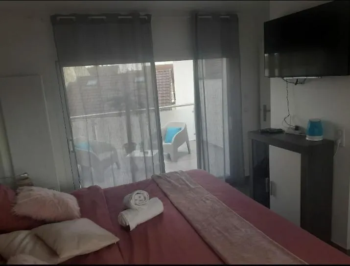 Love Room Seduction Tremblay-en-France 0*,  France